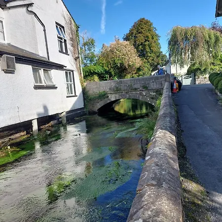 بيت للعطل Sunnydale, *